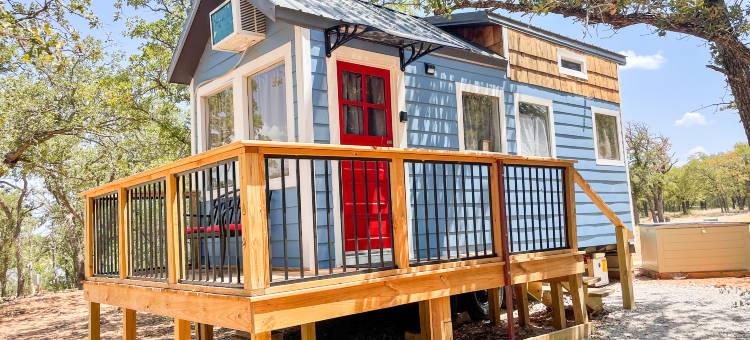 Lakefront Relaxation and Stunning Views - Charming Glamping Escape图片