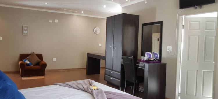 豪华高地旅馆(Luxury Heights Bed and Breakfast- Pool Ready for Use)图片