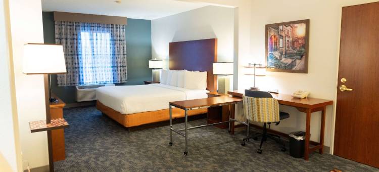 班诺克迪尔菲尔德拉昆塔温德姆套房酒店(La Quinta Inn & Suites by Wyndham Bannockburn-Deerfield)图片