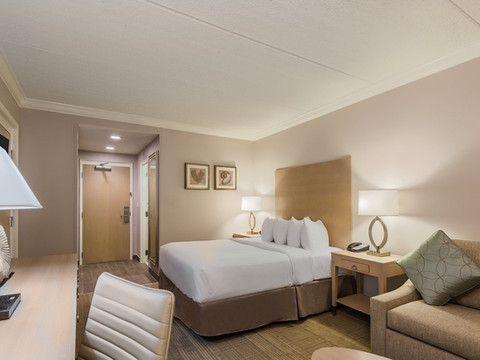 Holiday Inn Express 费尔霍普，指向明确