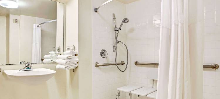 布雷登顿戴斯酒店-近海湾(Days Inn by Wyndham Bradenton - Near the Gulf)图片