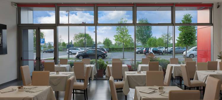马拉内罗村酒店(Hotel Maranello Village)图片