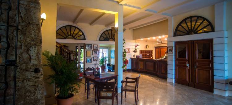 拉维埃耶旅游酒店(Auberge de la Vieille Tour)图片