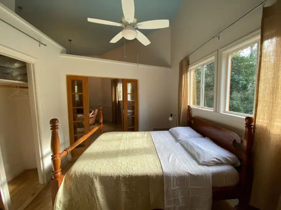 The Seed House: Renovated Octagonal Barn, Dog-friendly!