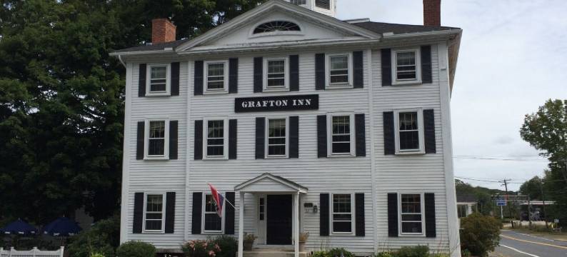 杭特斯格里尔塔佩格拉夫顿旅馆(Hunters Grille and Tap at the Grafton Inn)图片