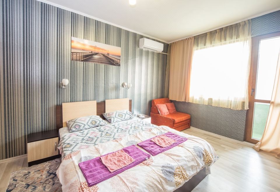 2 Bedrooms - Downtown Square - Relax to the Max Hotel Overview