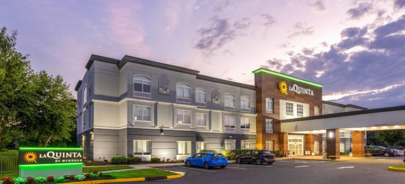 费城芒特劳雷尔拉昆塔温德姆套房酒店(La Quinta Inn & Suites by Wyndham Mt. Laurel - Philadelphia)图片