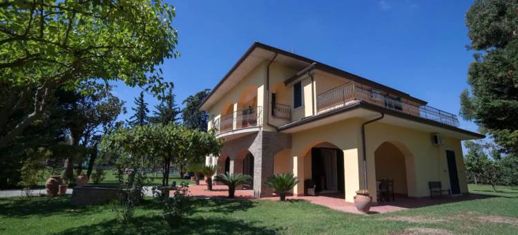 Villa with Pool Near Paestum图片