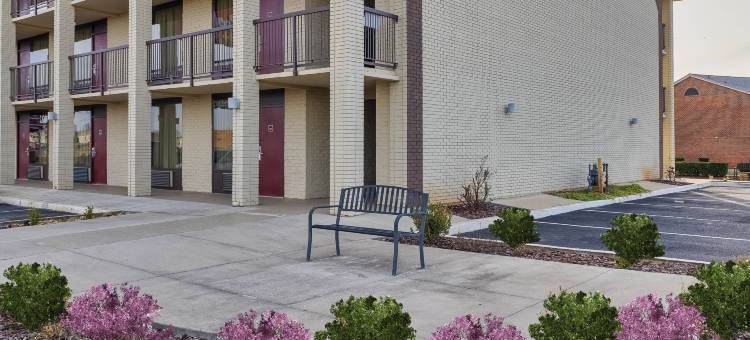 麦迪逊亨茨维尔红顶Plus酒店(Red Roof Plus+ Huntsville - Madison)图片