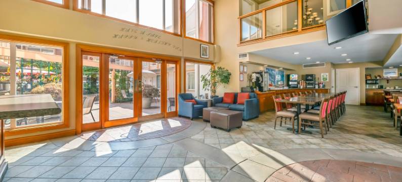 北温哥华凯富套房酒店(Econo Lodge Inn & Suites - North Vancouver)图片