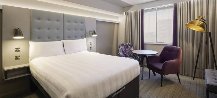 雷利巴斯尔登普里米尔酒店(Premier Inn Basildon (Rayleigh) Hotel)图片