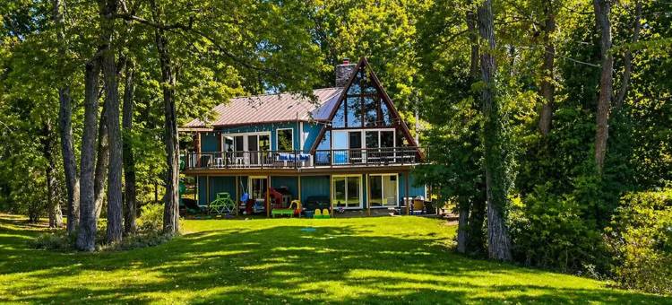 Spacious 5-bedroom A-Frame in South Haven with view of Lake Michigan图片