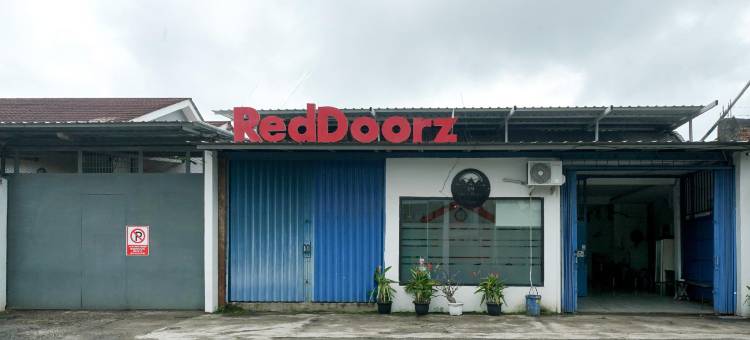 RedDoorz @ Jalan Otista Karawang图片