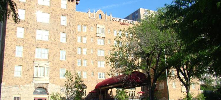 堪萨斯城乡村俱乐部广场万怡酒店(Courtyard Kansas City Country Club Plaza)图片