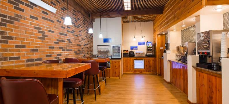 斯特吉斯小屋及套房酒店(Sturgis Lodge and Suites)图片