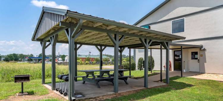 伊克诺旅馆套房酒店(Quality Inn & Suites)图片