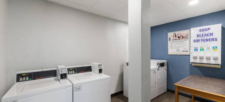 红屋之家城市工作室纽波特新闻 - 汉普顿西(HomeTowne Studios Newport News - Hampton West)图片