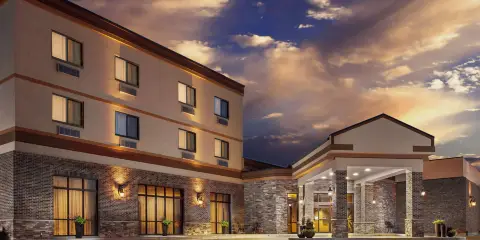 羅斯福格蘭德達科他, 貝斯特韋斯特SureStay精選酒店