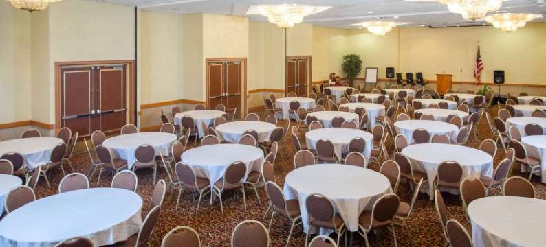 塔拉哈西会议中心I-10温德姆戴斯套房酒店(Days Inn & Suites by Wyndham Tallahassee Conf Center I-10)图片