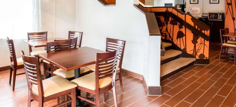 品质酒店布里奇波特-克拉克斯堡(Quality Inn Bridgeport-Clarksburg)图片