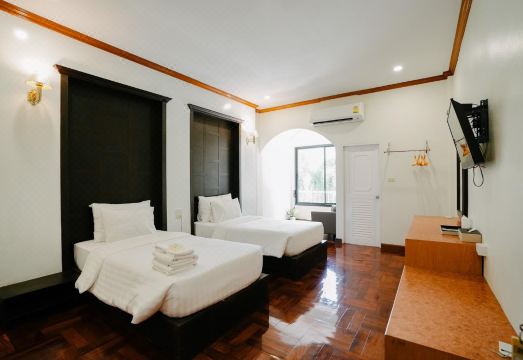 Siam River Resort Hotel Overview