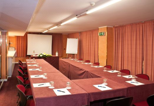 Hotel Giberti & Spa Hotel Overview