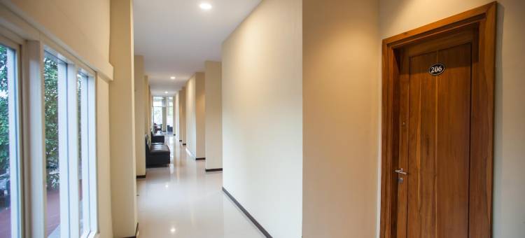 加兰丁香玛琅红多兹高级酒店(RedDoorz Premium @ Jalan Cengkeh Malang)图片