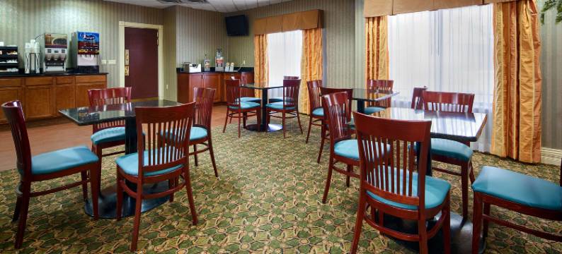 卡拉马祖贝斯特韦斯特优质套房酒店(Best Western Plus Kalamazoo Suites)图片