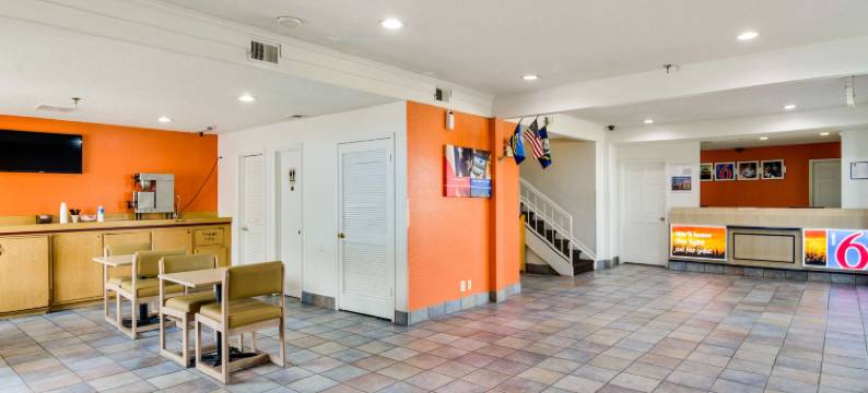 沃基根6号汽车旅馆(Motel 6 Waukegan, IL)图片