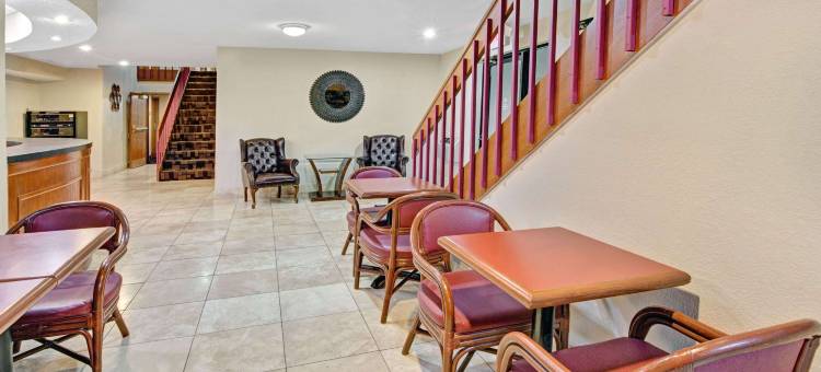 温德姆速8酒店印第安纳波利斯/埃默森大道(Super 8 by Wyndham Indianapolis/Emerson Ave)图片