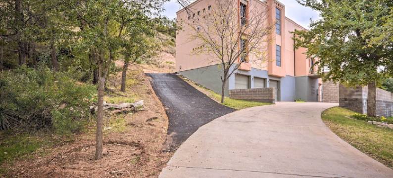 Ransom Canyon Villa w/ Pool - Steps to Lake!图片