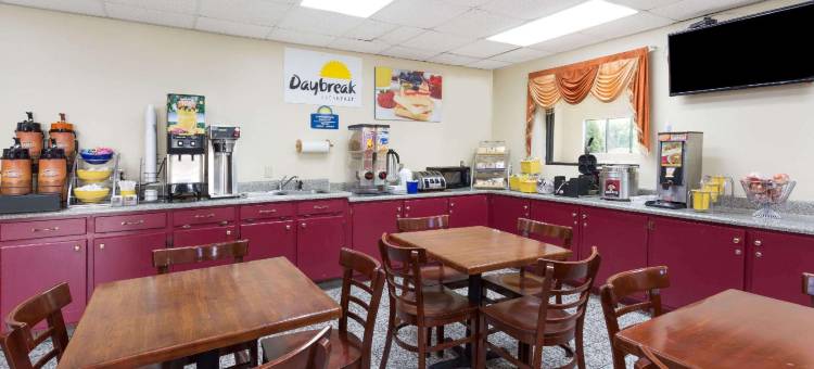 温德姆戴斯酒店及套房桃树角/诺克罗斯(Days Inn & Suites by Wyndham Peachtree Corners/Norcross)图片