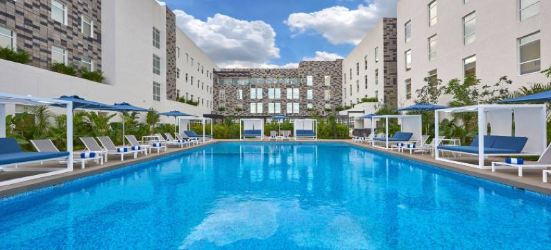 坎昆机场里维埃万豪城市快捷普拉斯酒店(City Express Plus by Marriott Cancún Aeropuerto Riviera)图片