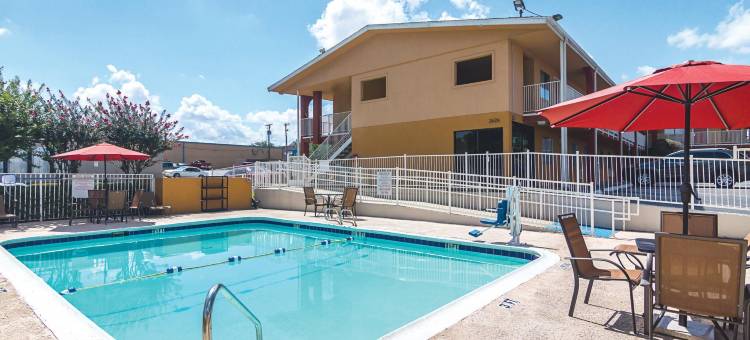 阿林顿六旗附近温德姆戴斯套房酒店(Days Inn & Suites by Wyndham Arlington Near Six Flags)图片