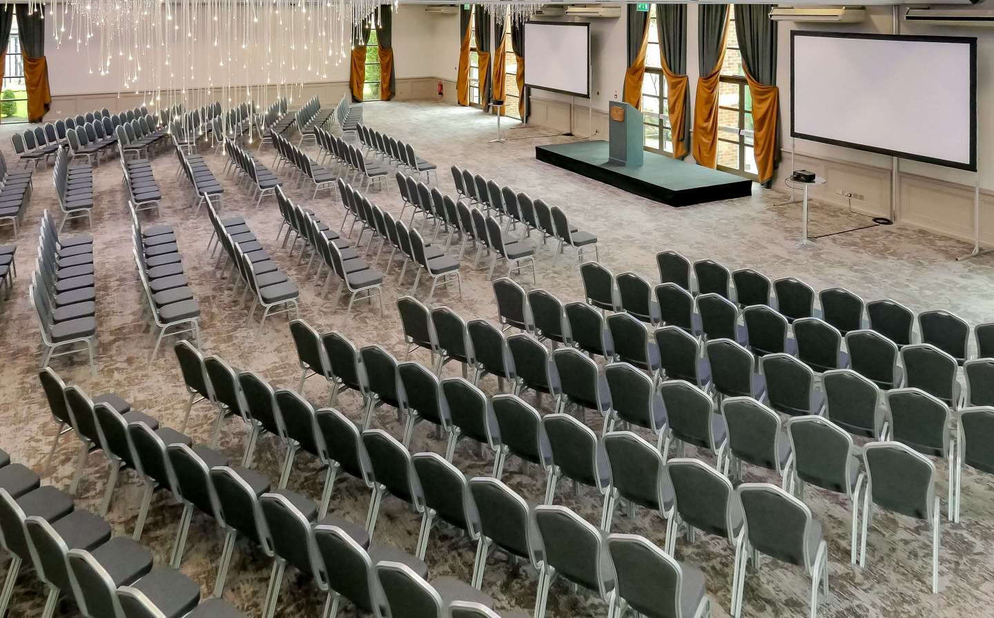 Cedar Court Bradford Hotel Over view