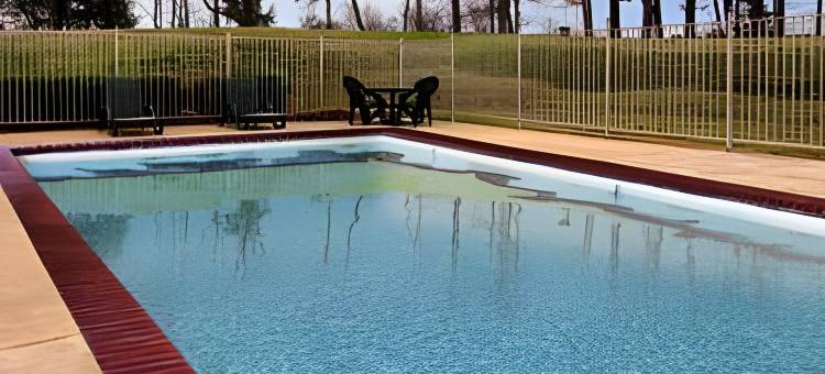 布恩维尔速8酒店(Super 8 by Wyndham Booneville)图片