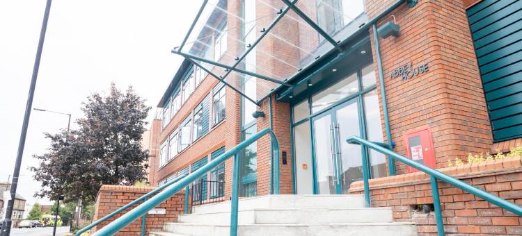 Deluxe & Chic 1 & 2 Bed Apts near Heathrow, Legoland, & Windsor Slough by Belvilla图片