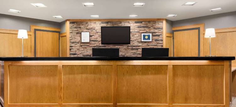 阿尔皮纳华美达酒店及会议中心(Ramada by Wyndham Alpena Hotel & Conference Center)图片