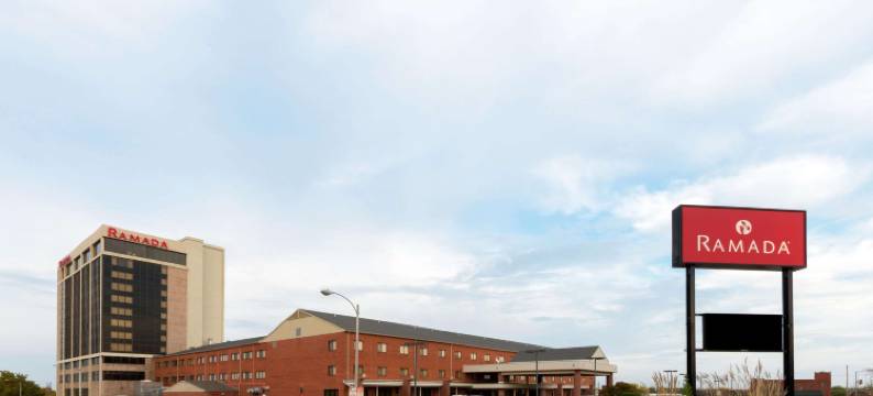 托皮卡市中心华美达酒店及会议中心(Ramada by Wyndham Topeka Downtown Hotel & Convention Center)图片