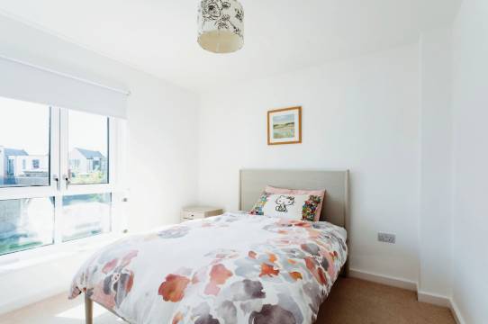 威伦湖附近豪华四卧室家庭及商务住宿理想之家(Luxurious 4 BH Home Near Willen Lake – Ideal for Families & Business Stays!)