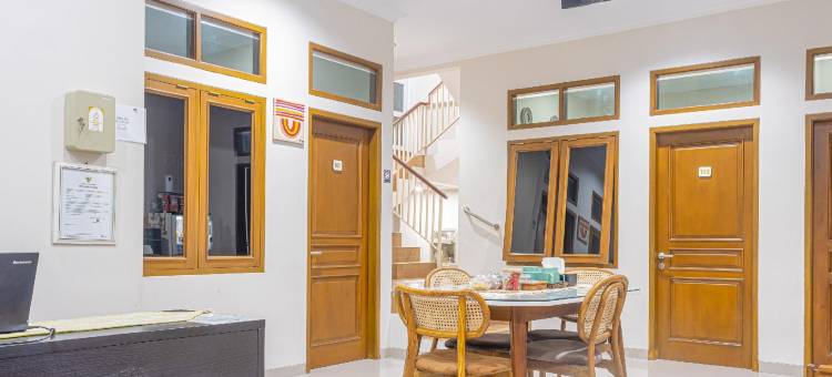 OYO 94026 乌玛·阿尔达家乡(RedDoorz at Uma Arda Hometown)图片