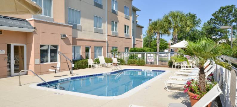北查尔斯顿/大学区万枫酒店及套房(Fairfield Inn & Suites Charleston North/University Area)图片