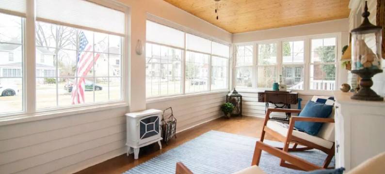 Simply Stunning Home in DT Lake Geneva W/Game room!图片