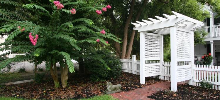 Carriage House under Live Oaks In Historic Downtown Beaufort with Patio Garden图片