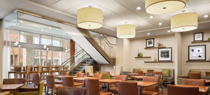 克莱顿/圣路易斯 - 广场区欢朋酒店及套房(Hampton Inn & Suites Clayton/St. Louis-Galleria Area)图片