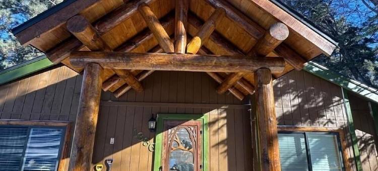壮丽山景、热水浴缸、雪橇场地、烧烤设施和高速Wi-Fi的木屋(Spectacular mountain views, hot tub, sledding yard, bbq, fast wi-fi)图片