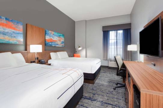 圣彼得堡东北拉昆塔温德姆套房酒店(La Quinta Inn & Suites by Wyndham St. Petersburg Northeast)