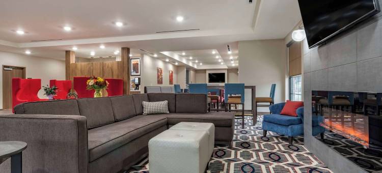 市中心舒适套房酒店-近大学(Comfort Inn & Suites Downtown Near University)图片