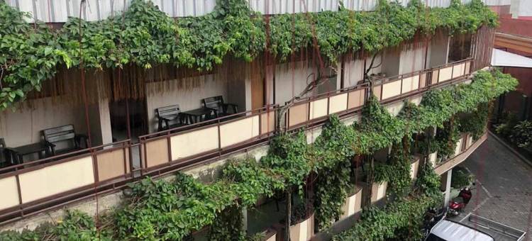 离印尼日惹黎波购物广场近的乐斯塔里酒店(Hotel Lestari Near Lippo Plaza Mall Jember Mitra RedDoorz)图片