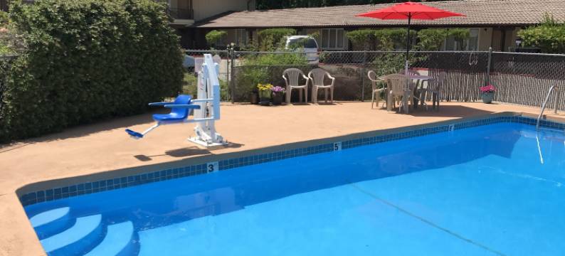 雷德布拉夫旅馆(Red Bluff Inn)图片